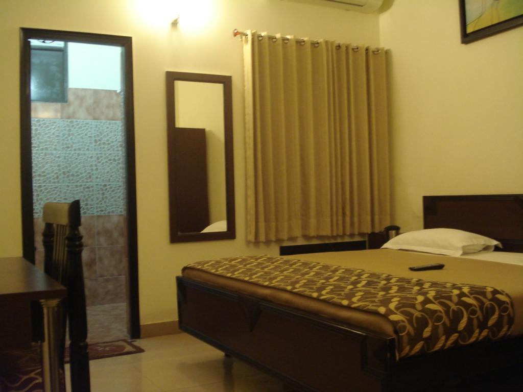 Hotel Utsav Ντεχραντούν Εξωτερικό φωτογραφία