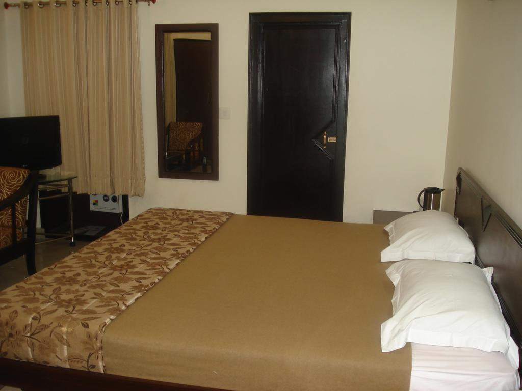 Hotel Utsav Ντεχραντούν Εξωτερικό φωτογραφία