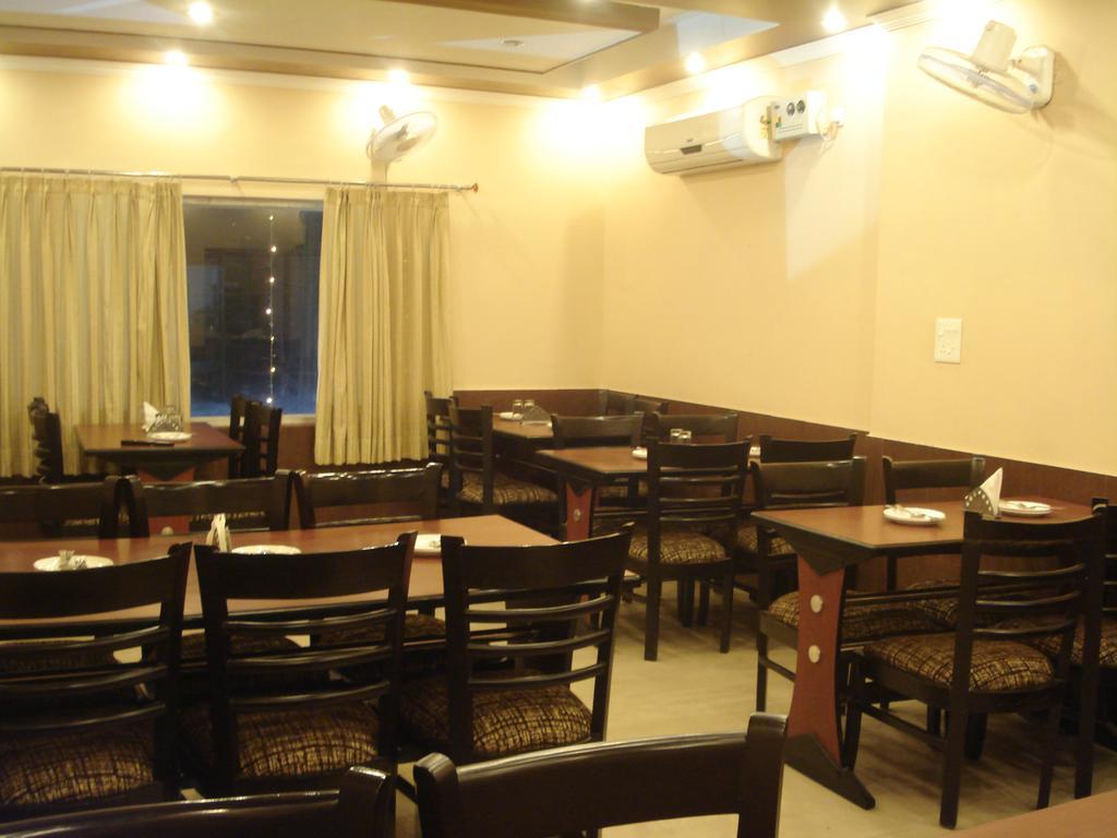 Hotel Utsav Ντεχραντούν Εξωτερικό φωτογραφία