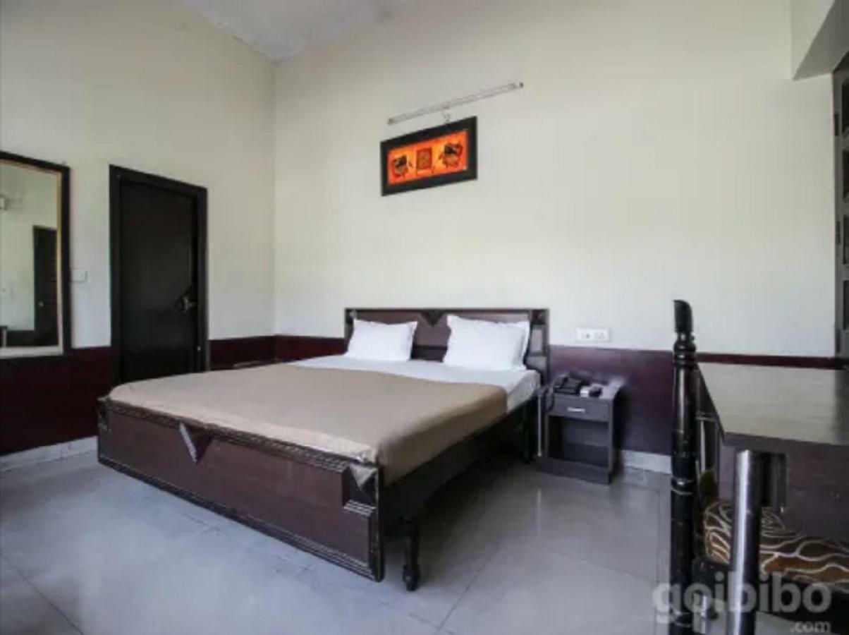 Hotel Utsav Ντεχραντούν Εξωτερικό φωτογραφία